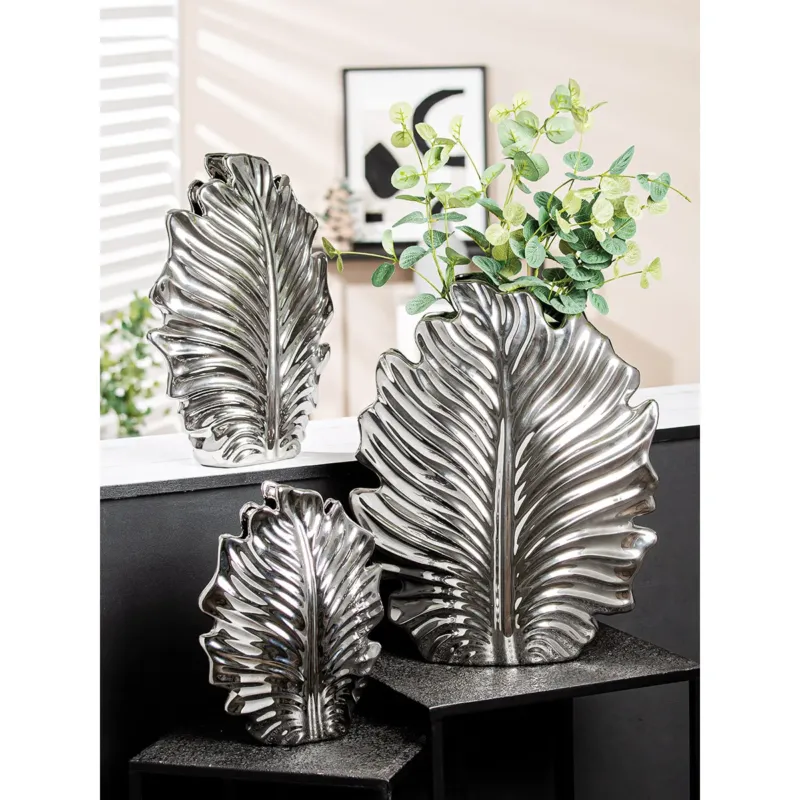 Vase – Blattdesign, Silberoptik, Glasierte Keramik - Monstera | Gilde