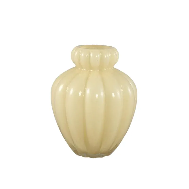 Vase – Gerippte Struktur, Milchglas Material, Creme, Kleiner Rand, S – Syamer | PTMD