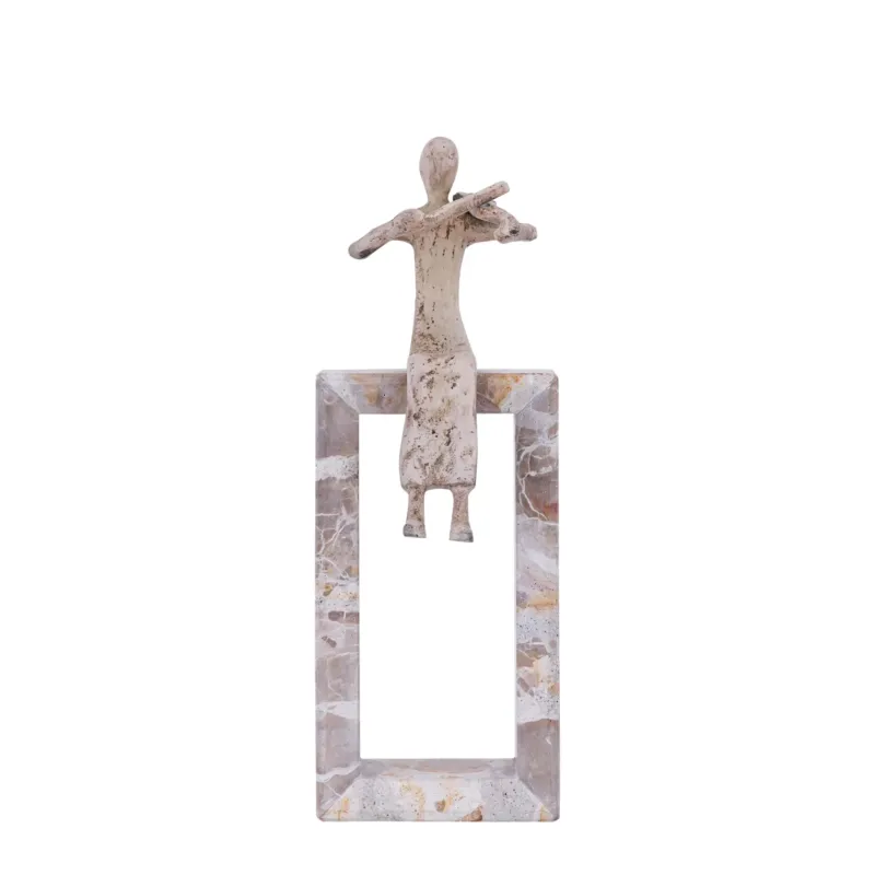 Statue – Geigen Design, Aluminium Material, Beige, Marmor Basis – Aleria | PTMD