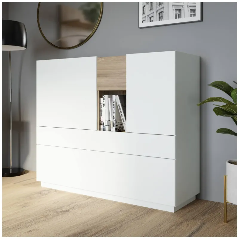 Highboard LEWISVILLE 3-trg. in Hellgrau mit zentraler Valencia-Oak-Absetzung und offenen Fächern, Gesamtansicht von vorne.
