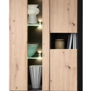 Vitrine MEMPHIS Artisan Eiche Graphit Nachbildung mit Glastür, beleuchteten Fächern und Schränken, Gesamtansicht.