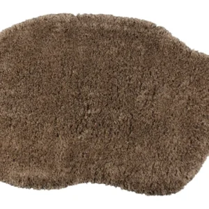 Hochflor-Teppich Tasty Zuiver 200x290 cm Braun aus 100% Wolle in Gesamtansicht von oben mit organischer, rundlicher Form.