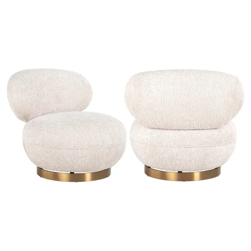 Lounge Stuhl Jace – Drehsessel in Cream mit gepolsterter Rückenlehne und goldenem Metallgestell in Gesamtansicht von vorne.