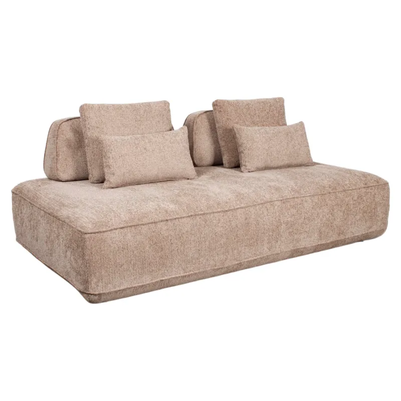 Sofa Tudor Mocca Boldweave als Gesamtansicht von vorne mit hochgestellter Rückenlehne und mehreren Kissen.