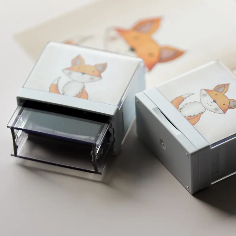 Stempel Fuchs "Selbst kontrolliert" mit Cover - Schulstempel 37x13mm + GRATIS Aufsteller-Karte