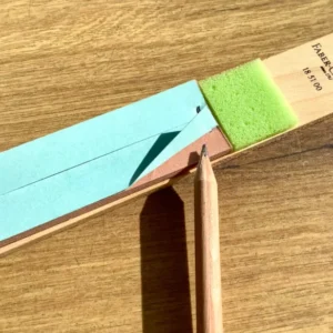 kleines Schärf-Brett mit Sandpapier für Grafitminen