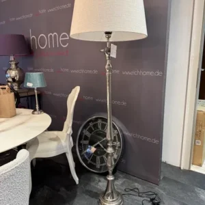 Stehleuchte Silber mit Lampenschirm, Stehleuchte mit Lampenschirm Farbe Sand, Stehlampe verchromt mit Lampenschirm, Höhe 168 cm