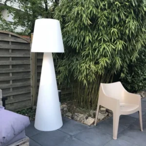 Garten Stehleuchte aus Kunststoff, Outdoor Stehlampe mit Lampenschirm, Höhe 200 cm