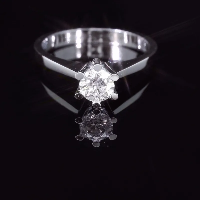 Weissgold-Diamantring 18K mit Brillant 0.35ct – Ringgrösse 55 - DSC8757
